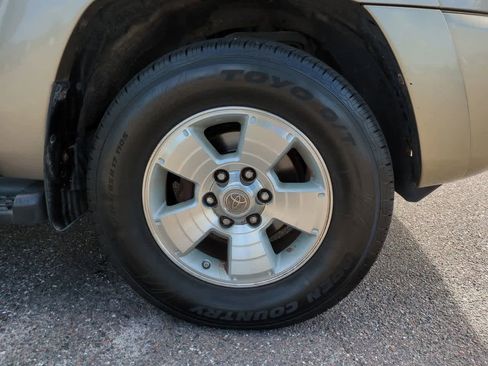 Used 2004 Toyota 4Runner SR5 AWD/4WD image 11