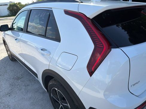Used 2025 Kia Niro LX FWD image 7