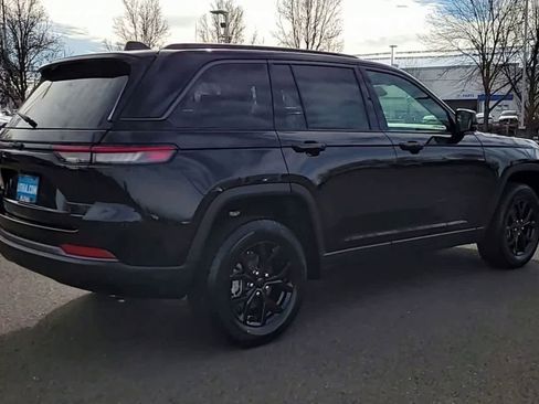 New 2026 Jeep Grand Cherokee Altitude image 8