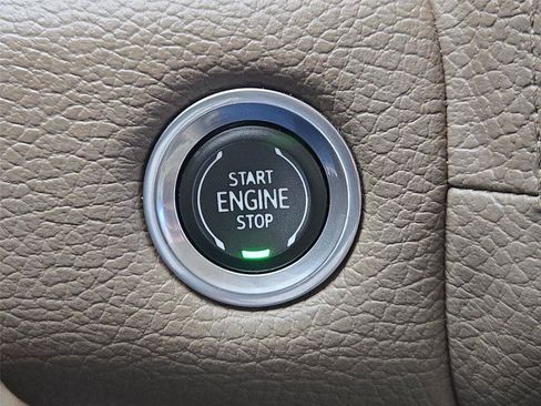 Used 2021 GMC Yukon Denali w/ Denali Premium Package RWD image 23