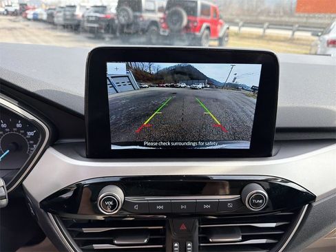 Used 2022 Ford Escape SE image 25