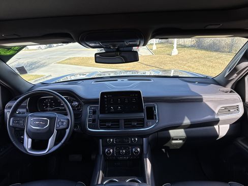 Used 2023 GMC Yukon XL SLT w/ SLT Premium Package image 25