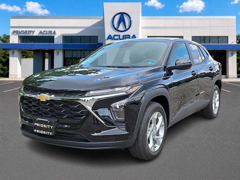 Used 2025 Chevrolet Trax LS w/ LS Convenience Package FWD image 1