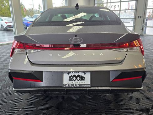 New 2025 Hyundai Elantra Limited image 5