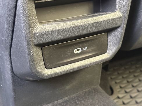 Used 2022 Volkswagen Taos SE image 12