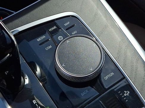 Used 2022 BMW X7 xDrive40i w/ Premium Package image 29