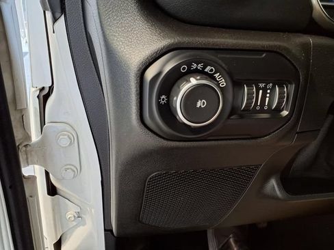 Used 2019 Jeep Wrangler Unlimited Sahara AWD/4WD image 18