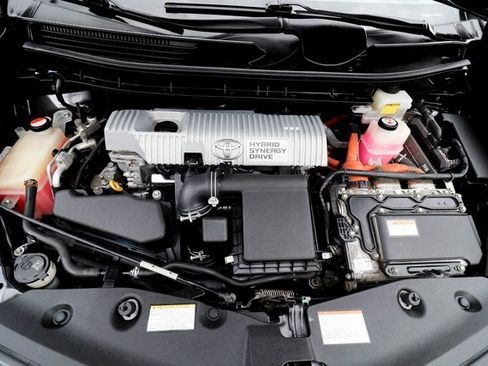 Used 2017 Toyota Prius V Four image 26