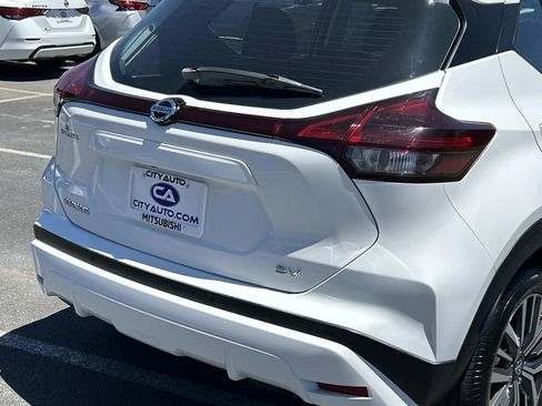 Used 2021 Nissan Kicks SV FWD image 12