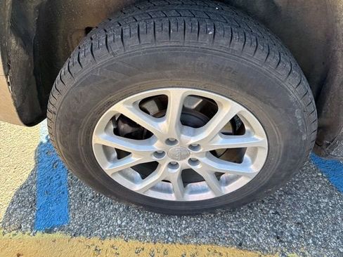 Used 2015 Jeep Cherokee Latitude w/ Comfort/Convenience Group image 4