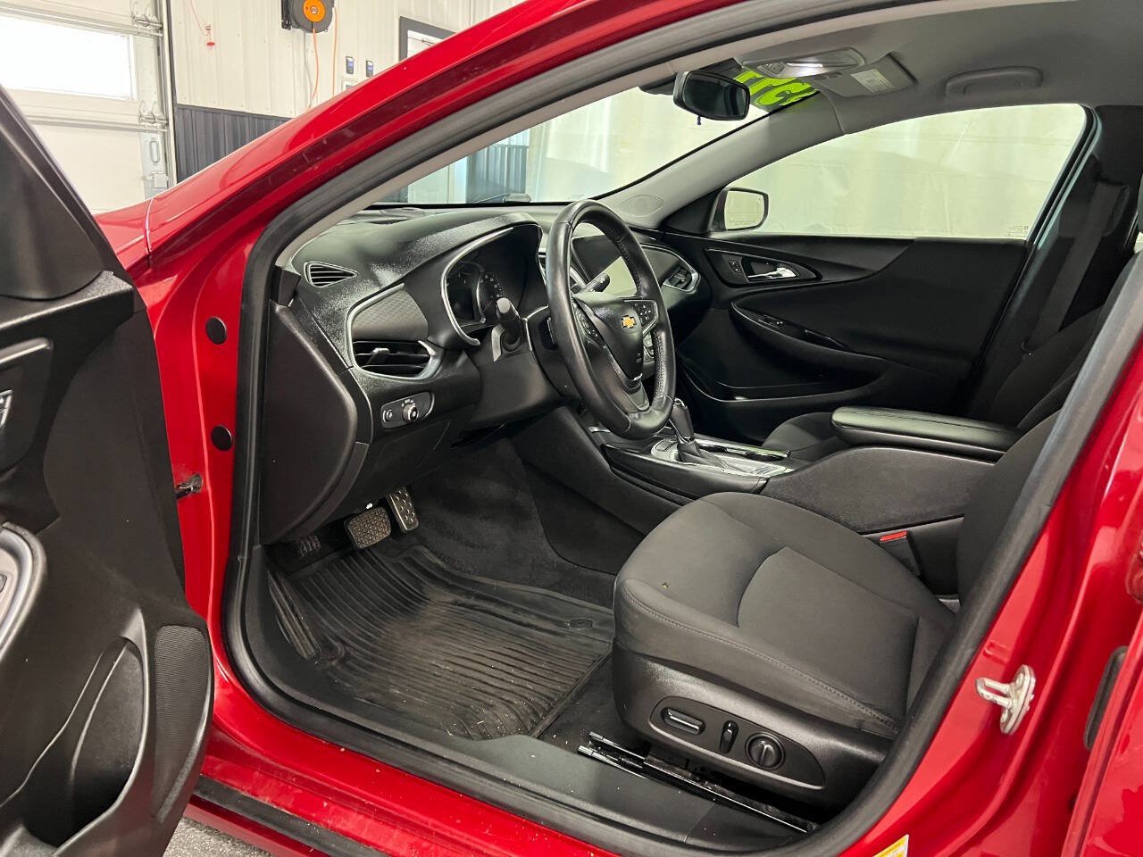 Used 2016 Chevrolet Malibu LT FWD image 7