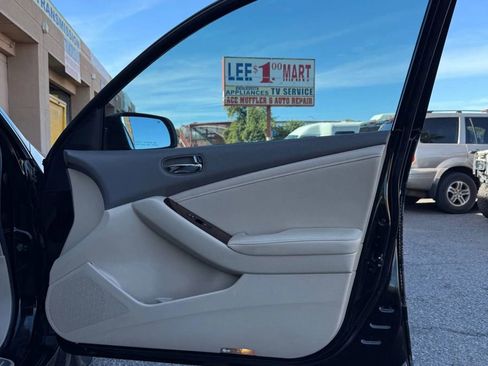 Used 2011 Nissan Altima 3.5 SR w/ 3.5SR Premium Pkg image 13