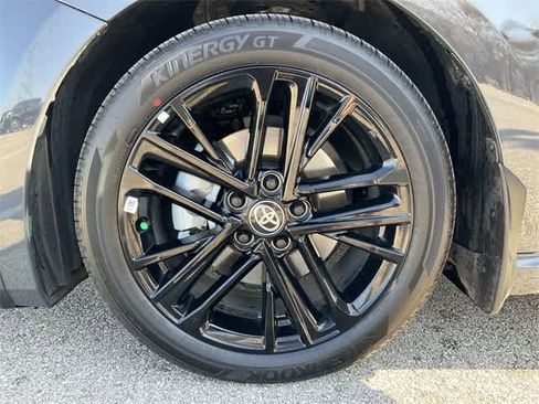 Used 2025 Toyota Camry SE image 12