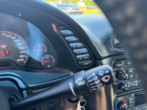 Used 2004 Chevrolet Corvette Convertible w/ Preferred Equipment Group RWD image 15