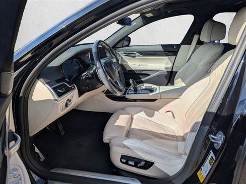 Used 2019 BMW 750i w/ M Sport Package RWD image 14