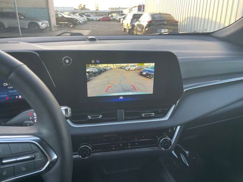 Used 2025 Chevrolet Equinox LT image 17