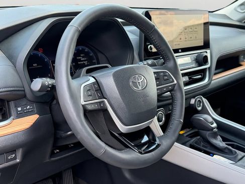 Used 2024 Toyota Grand Highlander AWD image 18