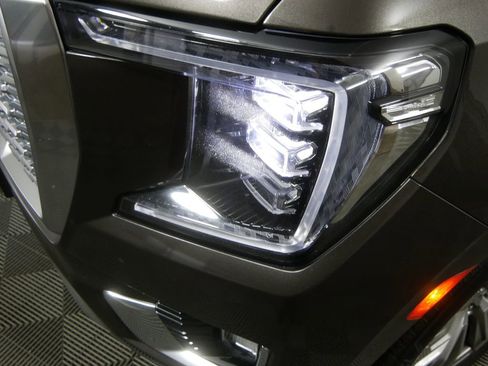 Used 2021 GMC Yukon XL Denali w/ Denali Ultimate Package AWD/4WD image 12