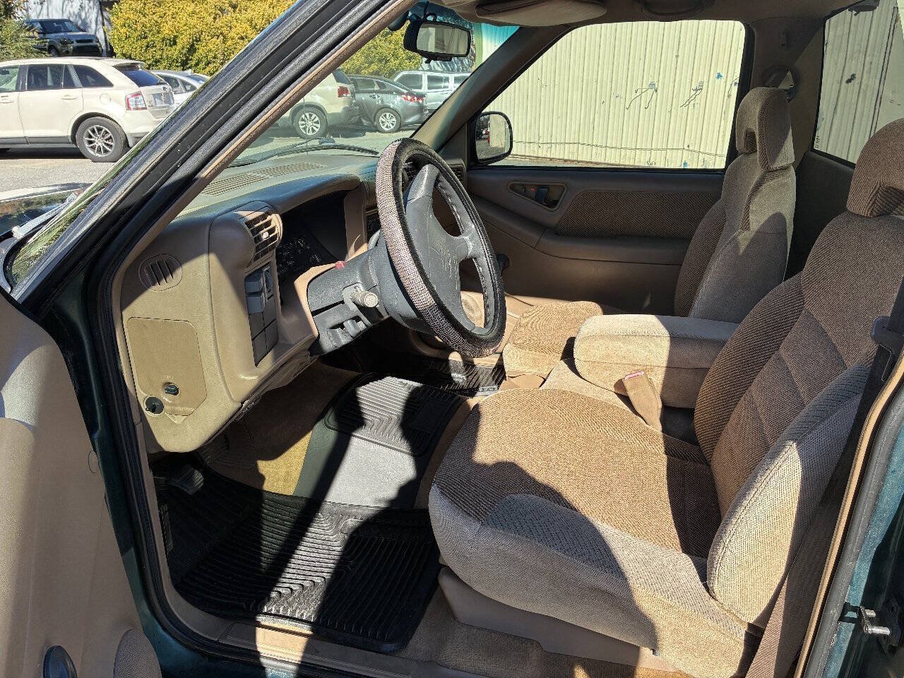 Used 1996 Chevrolet S10 Pickup LS RWD image 10