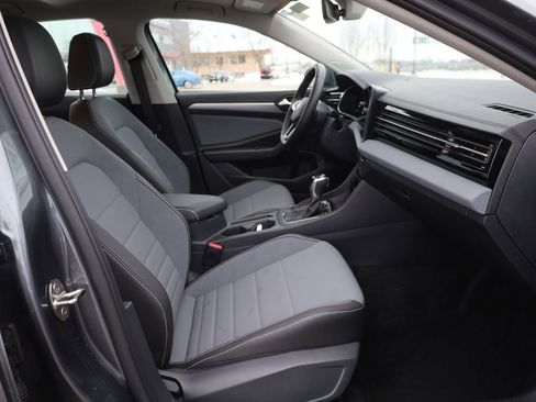 Used 2025 Volkswagen Jetta SE w/ Sunroof Package image 13