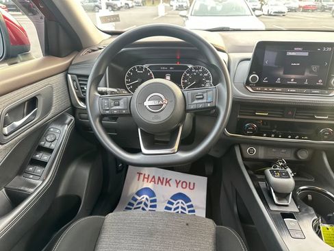 Used 2023 Nissan Rogue SV image 18