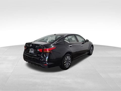Used 2025 Nissan Altima 2.5 SV AWD/4WD image 8