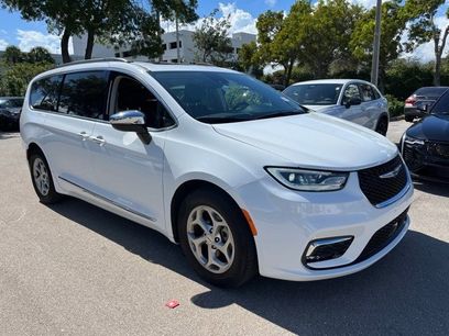 Used 2023 Chrysler Pacifica Limited