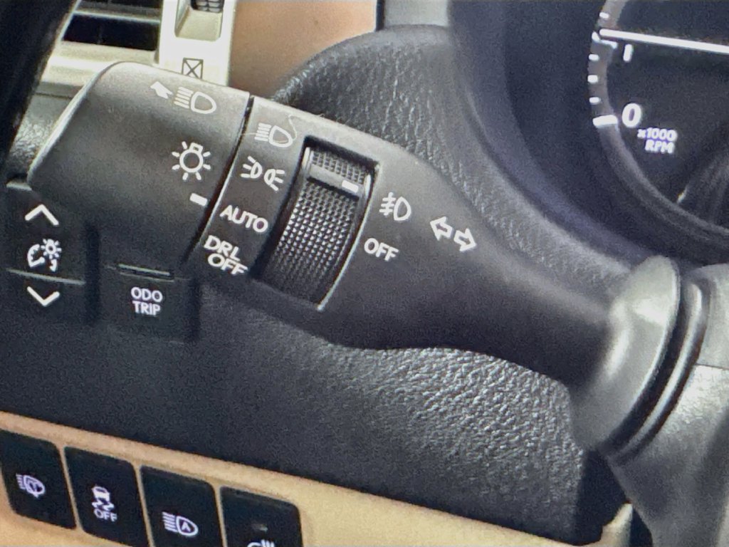 Used 2023 Lexus GX 460 Premium w/ Accessory Package AWD/4WD image 12
