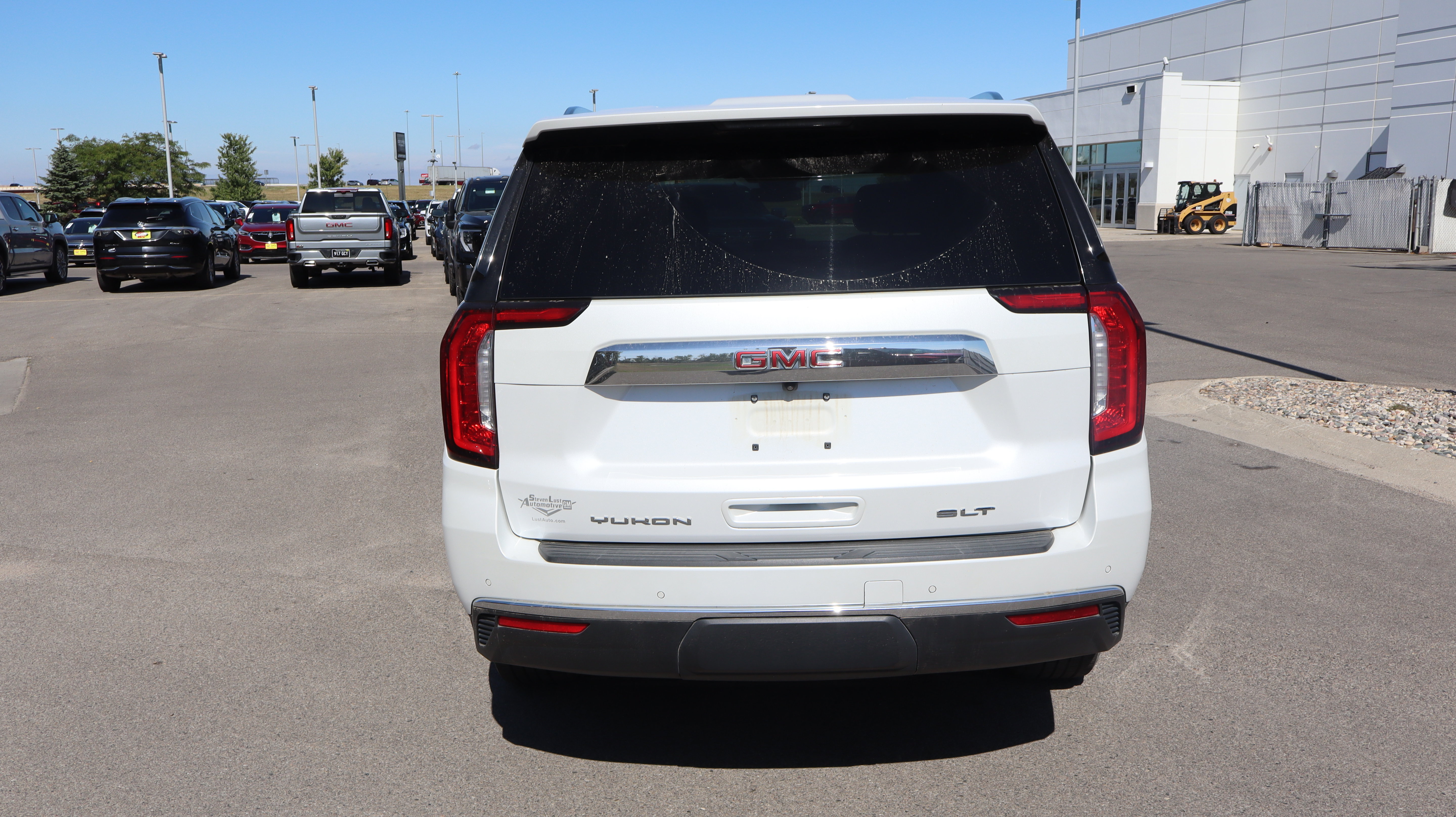 Certified 2023 GMC Yukon SLT w/ SLT Premium Package AWD/4WD image 5
