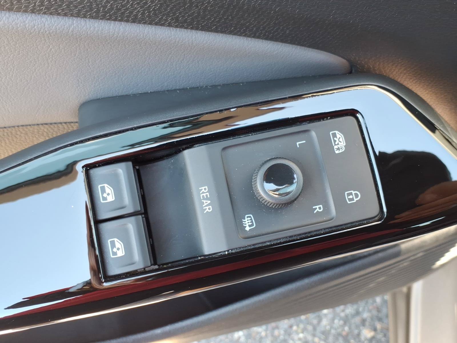 Certified 2025 Volkswagen ID.4 Pro S AWD/4WD image 19