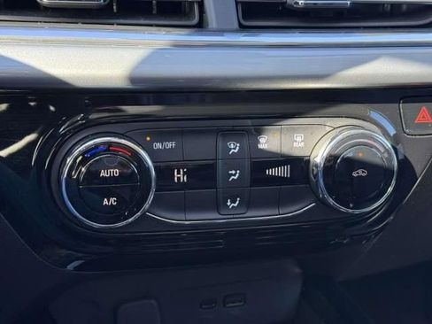 Used 2025 Chevrolet Trax LT image 24