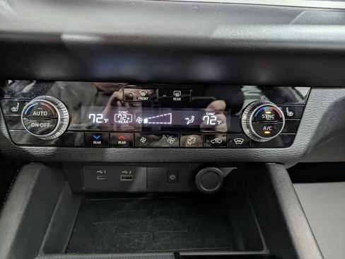 Used 2022 Mitsubishi Outlander SEL image 22