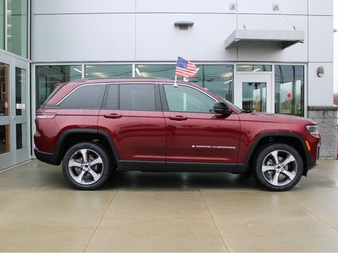 New 2026 Jeep Grand Cherokee Limited AWD/4WD image 4