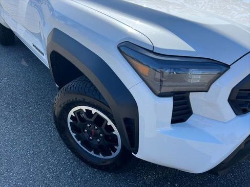 Certified 2024 Toyota Tacoma TRD Off-Road AWD/4WD image 2