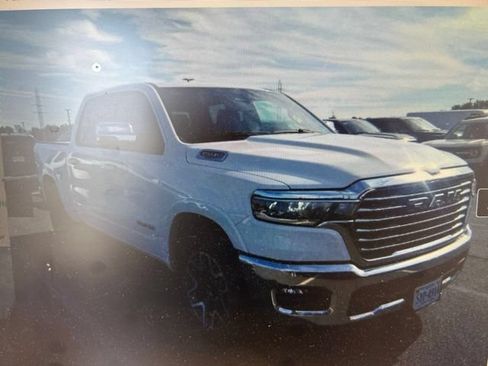 Used 2025 RAM 1500 Laramie AWD/4WD image 5