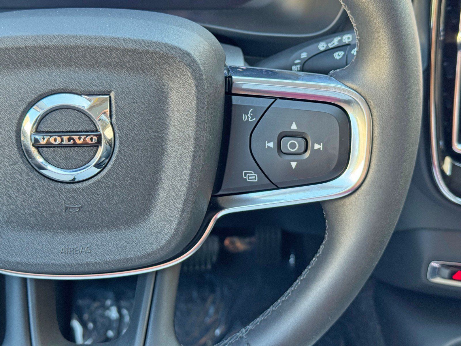 Used 2024 Volvo XC40 B5 Plus w/ Climate Package AWD/4WD image 23