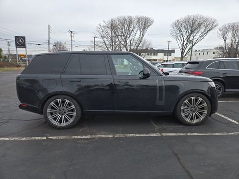 Used 2023 Land Rover Range Rover SE image 2