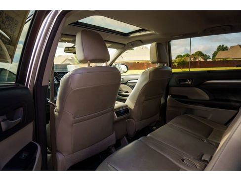 Used 2015 Toyota Highlander XLE AWD/4WD image 14