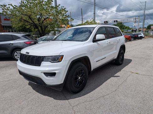 Used 2020 Jeep Grand Cherokee Laredo RWD image 3