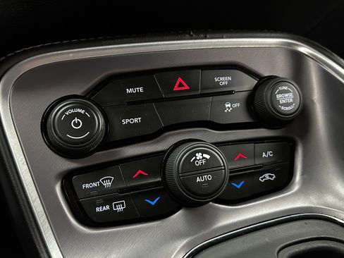 Used 2019 Dodge Challenger SXT image 18