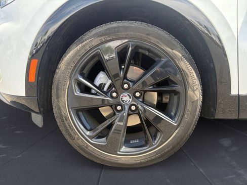 Used 2023 Buick Envision Essence w/ Sport Touring Package FWD image 12