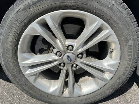 Used 2013 Ford Taurus SEL FWD image 12