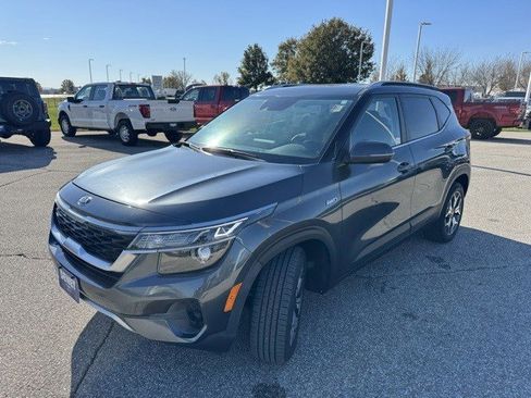 Used 2021 Kia Seltos EX image 3