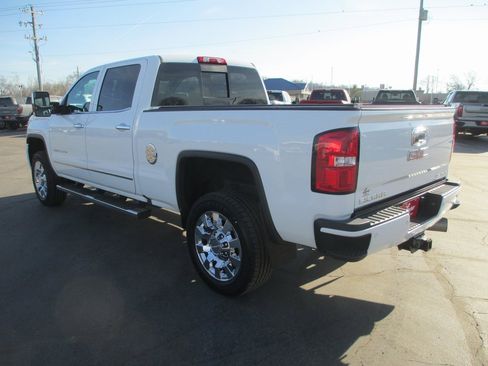 Used 2019 GMC Sierra 2500 Denali w/ Duramax Plus Package image 10