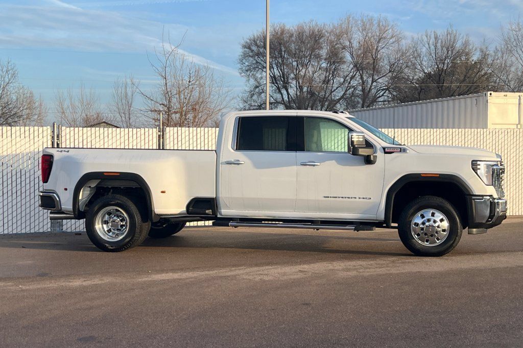 Used 2026 GMC Sierra 3500 SLT w/ SLT Premium Package AWD/4WD image 3