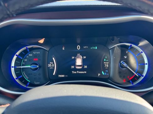 Used 2020 Chrysler Pacifica Touring-L image 19