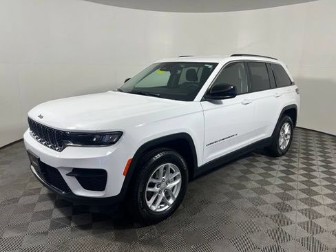 Used 2023 Jeep Grand Cherokee Laredo w/ Luxury Tech Group I AWD/4WD image 4