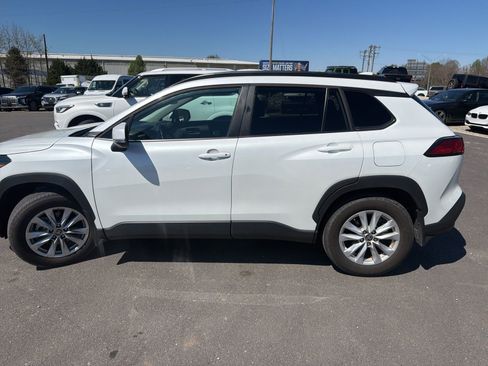 Used 2024 Toyota Corolla Cross LE w/ Moonroof Package image 9