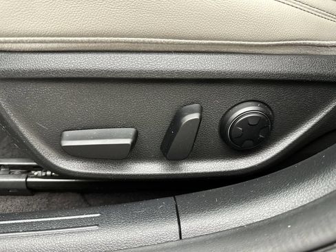 Used 2023 Genesis G70 2.0T AWD/4WD image 12