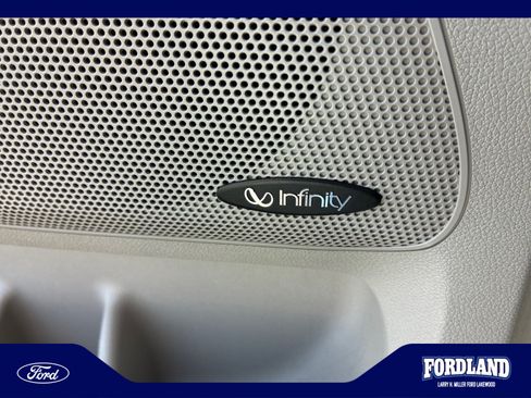 Used 2017 Kia Sedona SX FWD image 27